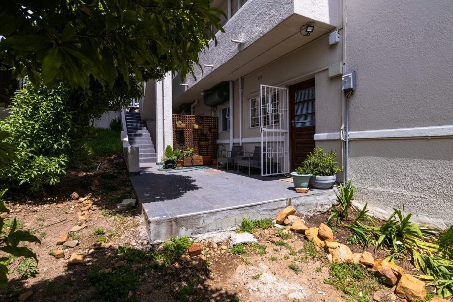 2 Bedroom Property for Sale in Vredehoek Western Cape